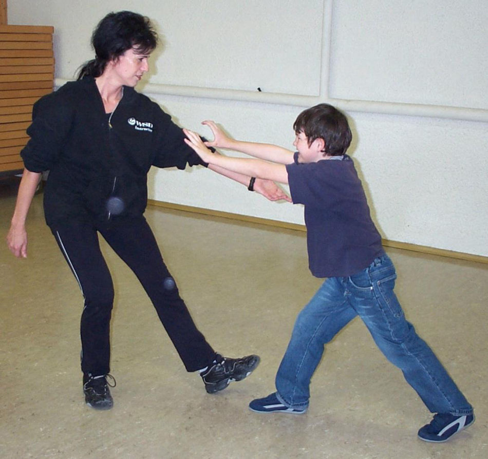 Selbstbehauptung, Selbstverteidigung, Gewaltprävention, Schutz vor Übergriffen und Missbrauch. Wir zeigen Ihnen, wie Sie ein hohes Maß an Sicherheit bekommen, ohne den Spaß am Leben zu verlieren! Schutz vor Missbrauch, Prävention, Gewaltprävention, Selbstbehauptung, Selbstverteidigung, Selbstsicherheit, Schutz vor Mobbing, Gefahren im Internet, Kinder stark machen, Nein sagen